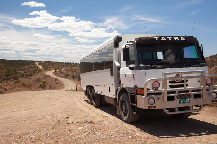 6WD coach for groups between 6 and 15 guests